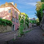 Parisian Apartment In Montmarte By Guestready