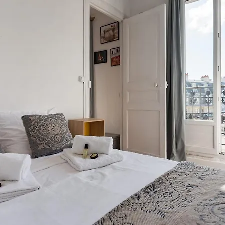 Parisian In Montmarte By Guestready * Paris
